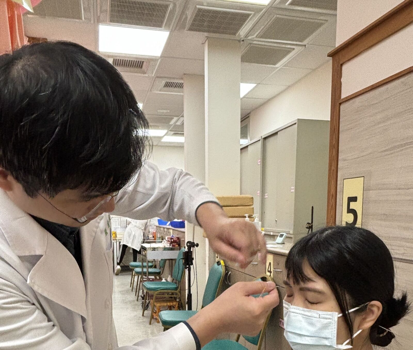 擺脫「砂礫摩眼」痛苦 乾眼福音!北榮研究:針刺兩大穴位能促淚分泌 226 擺脫「砂礫摩眼」痛苦 乾眼福音!北榮研究:針刺兩大穴位能促淚分泌 225