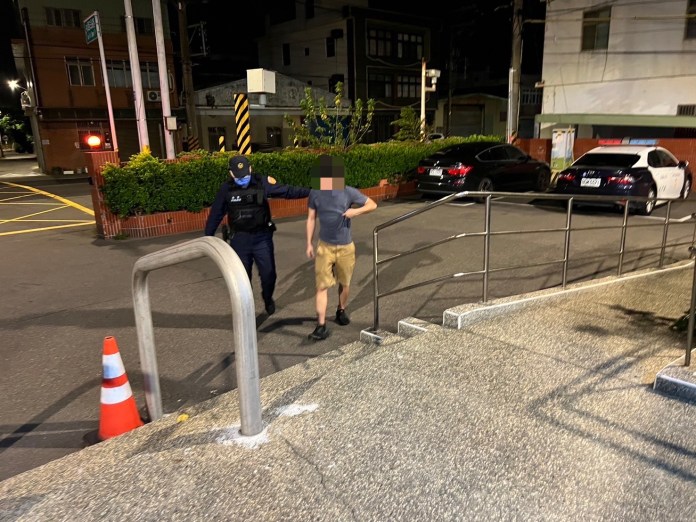男深夜心情不佳漁港散心 楊梅警溫暖開導 19 S 69034069 0