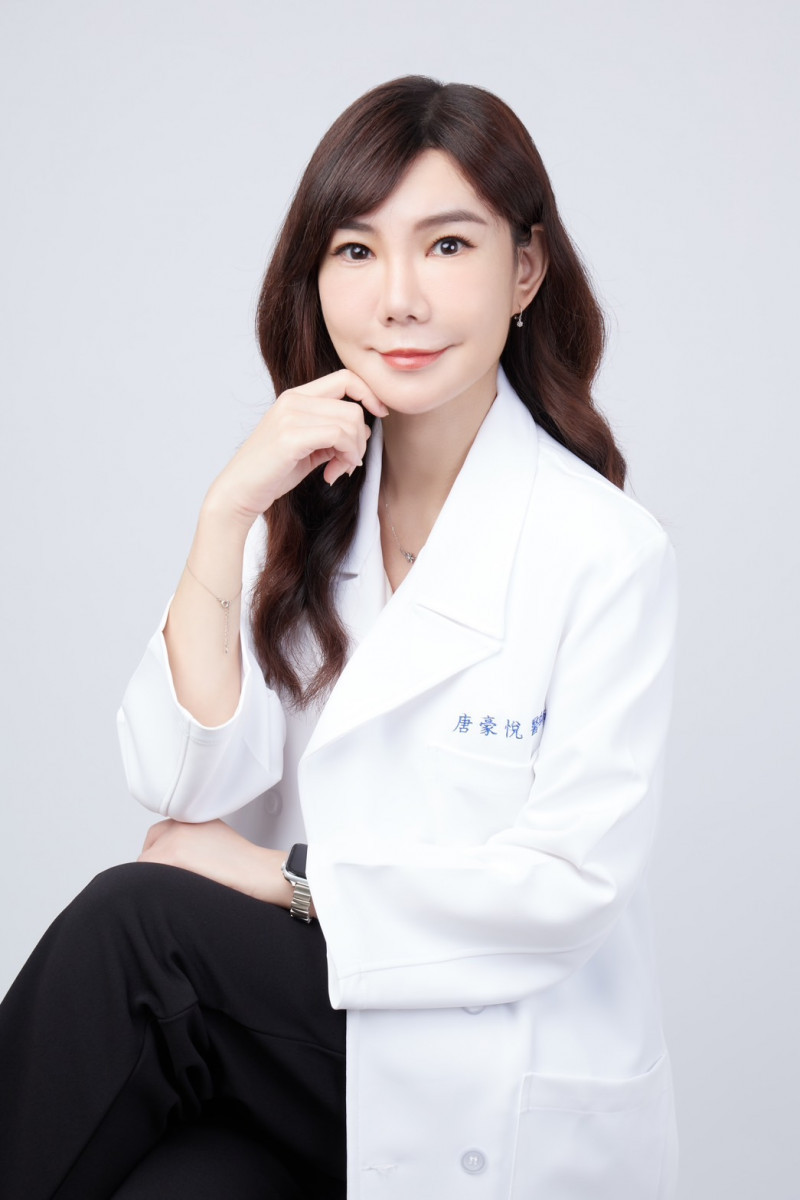 皮膚專科唐豪悅醫師提醒,醫美療程應以安全為先,選擇專業醫師、正規機構和原廠設備,以避免不必要的風險和永久傷害。醫師強調,針對個人需求的客製化評估和治療,只有在專業與安全的把控下,才能健康追求美麗。(圖/植診所提供)