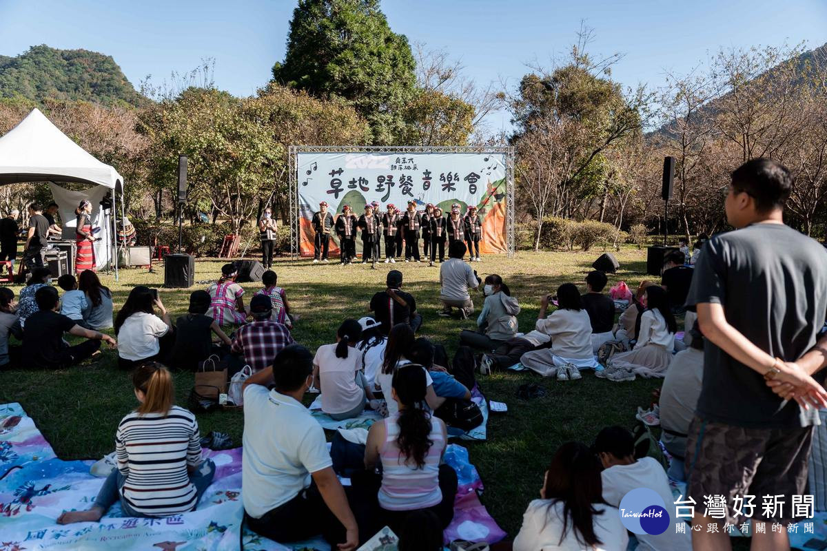 音樂會匯聚在地的泰雅族、賽德克族、布農族朋友,透過音樂與舞蹈的展演,展現最具地方特色的部落風采。(資料照)