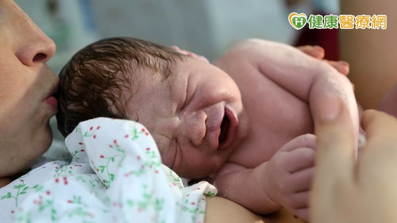 新生兒「先天性小腸閉鎖」 小兒團隊產房待命緊急手術救回一命