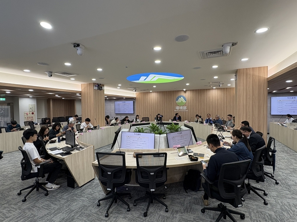 環境部彭啓明部長主持餐飲外送包裝減量圓桌論壇（圖：環境部循環署）