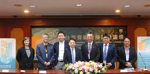 ▲圖:左起依序為李怡君秘書長、林祺豐創辦人、鄧至佑執行長、陳敦基校長、劉聰仁院長、陳宏志董事長、潘永祥前理事長(記者李堂安翻攝)