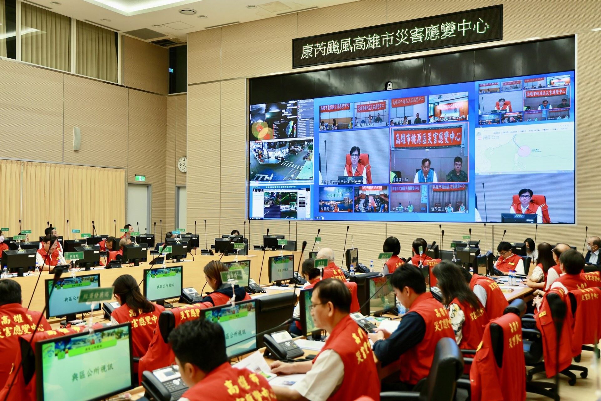 高雄劃入強颱康芮陸上警戒範圍　明下午2時適逢小潮　遇颱風風雨影響程度超過天文大潮　陳其邁提醒民眾落實防颱措施、警報期間　非必要避免外出