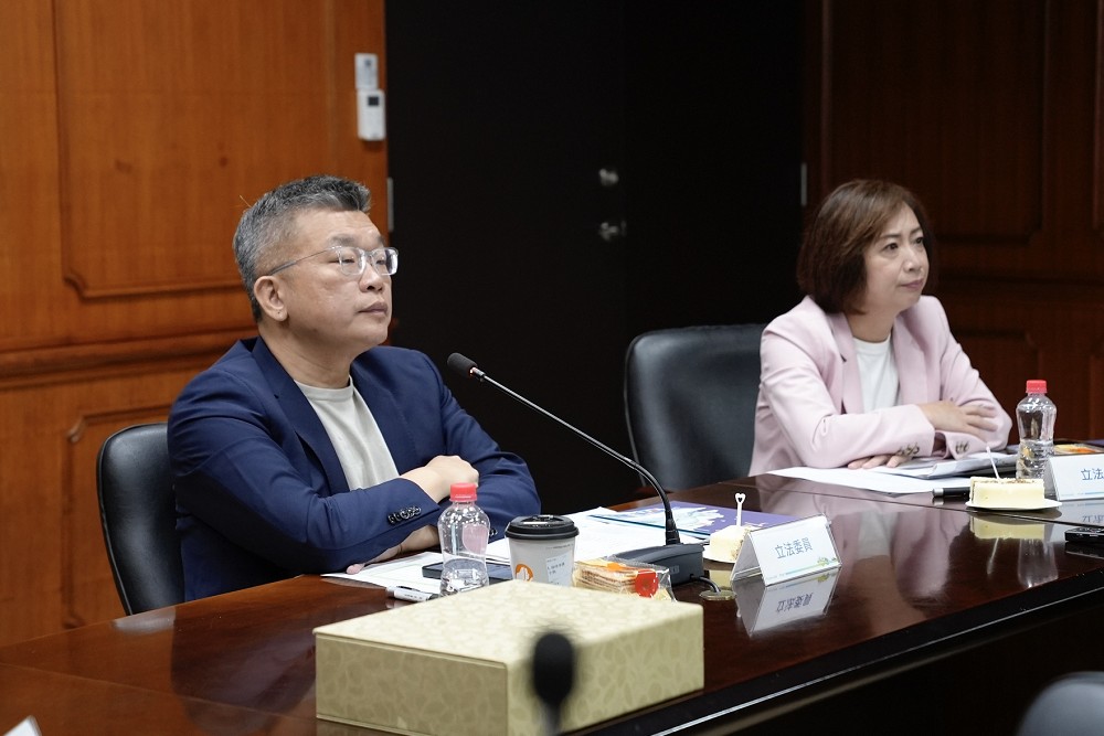 蔡其昌爭取改建港務大樓成海線新地標 陳世凱率交通部同仁支持 194 蔡其昌爭取改建港務大樓成海線新地標 陳世凱率交通部同仁支持 193