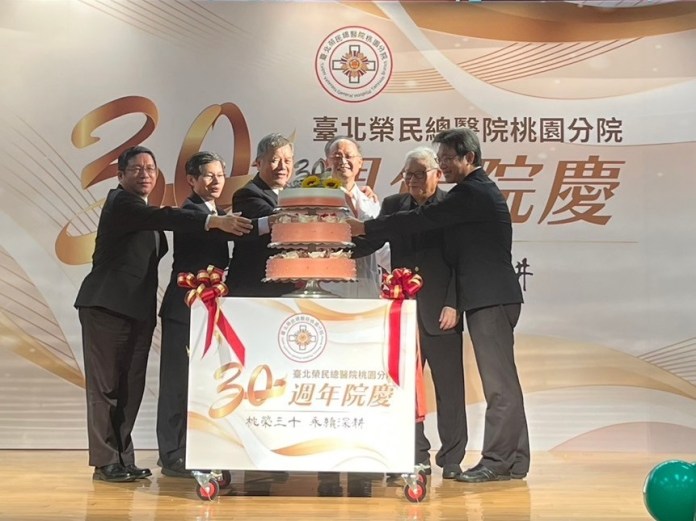 北榮桃分院歡慶30歲生日 引進新型核磁共振造影設備 53 05切蛋糕 0