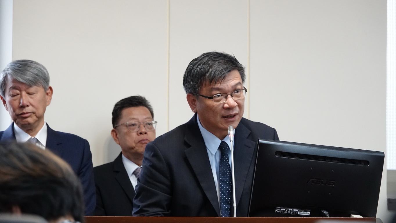 台電董事長曾文生指出,康芮颱風的影響範圍預計會比之前的颱風大很多,針對調度狀況已經將所有休假同仁都調回。(圖/林岱樺國會辦公室)