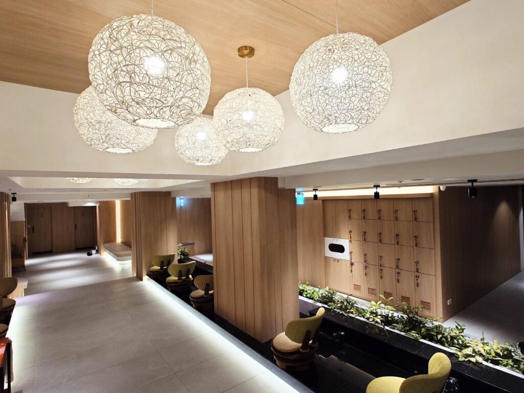 6星集massage寬敞的室內空間,整體乾淨明亮