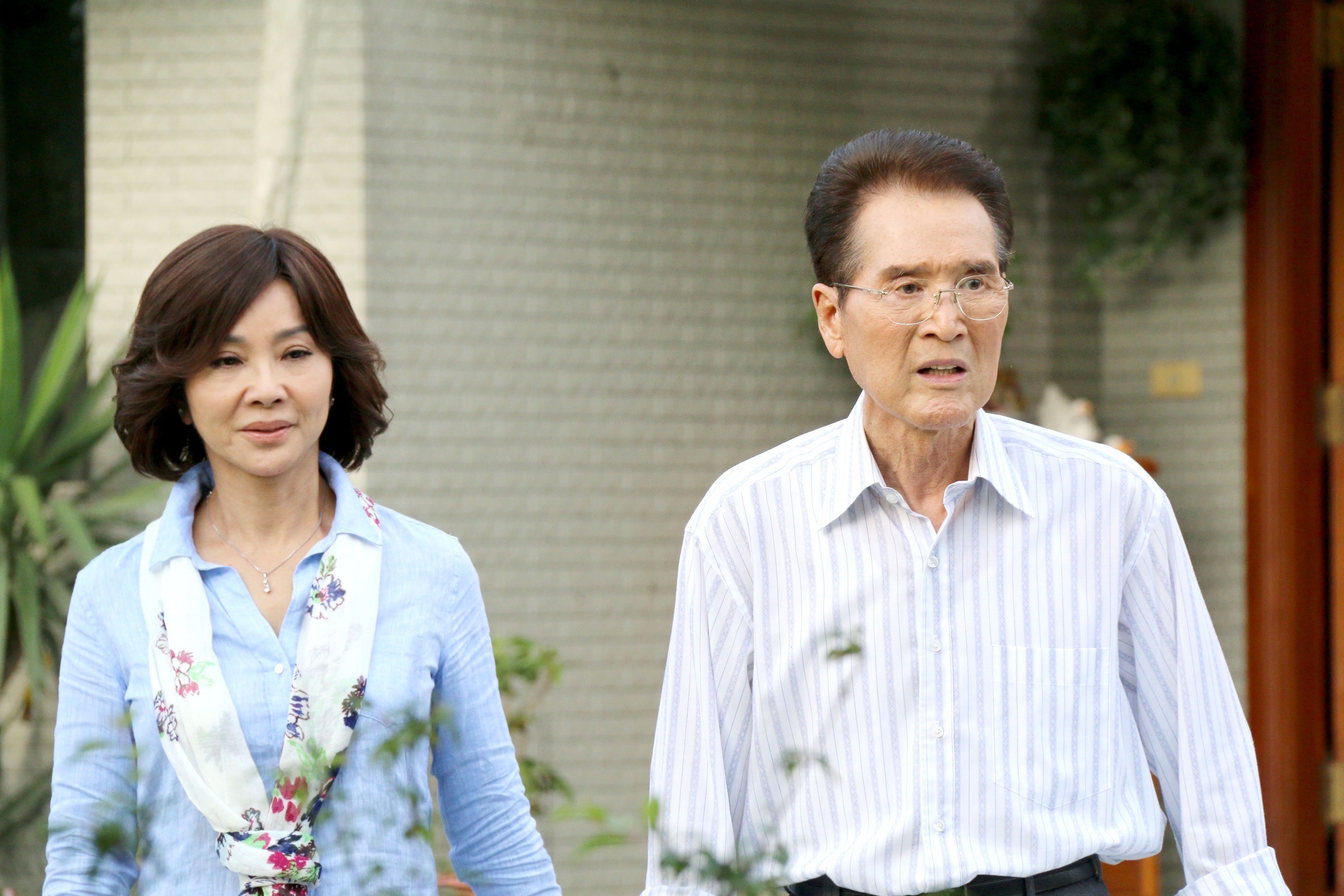 陳美鳳與石英結緣於拍攝《嫁妝》時,石英台語與俚語功力高深,常常教大家怎麼樣講台詞最適合。圖/民視提供