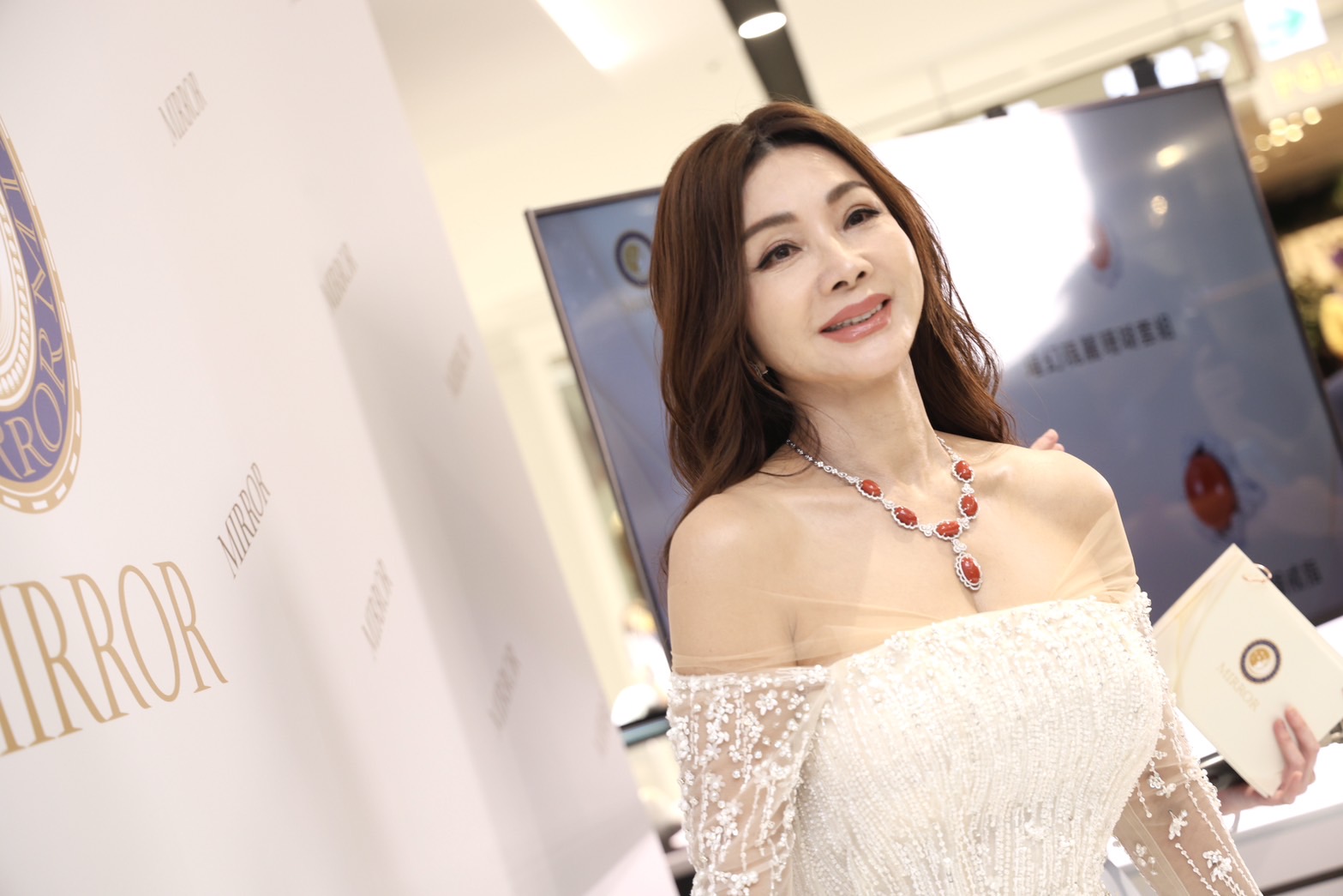 陳美鳳今天出席珠寶品牌活動,談到石英過世非常懷念他。圖/田瑜萍攝