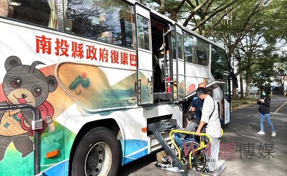 中榮埔里分院護理之家秋季旅遊、飽覽湖光山色