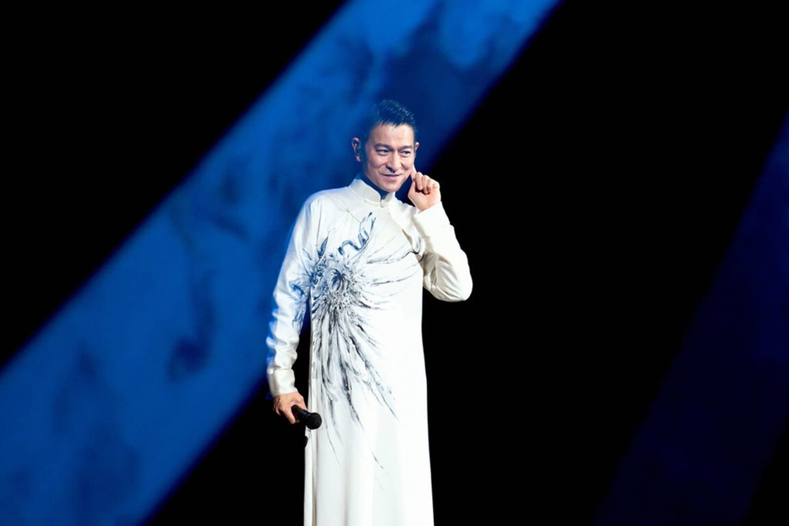 劉德華演唱會31日場次因颱風因素臨時取消,議員質疑北市長蔣萬安應變能力待加強。台灣映藝、超級圓頂提供