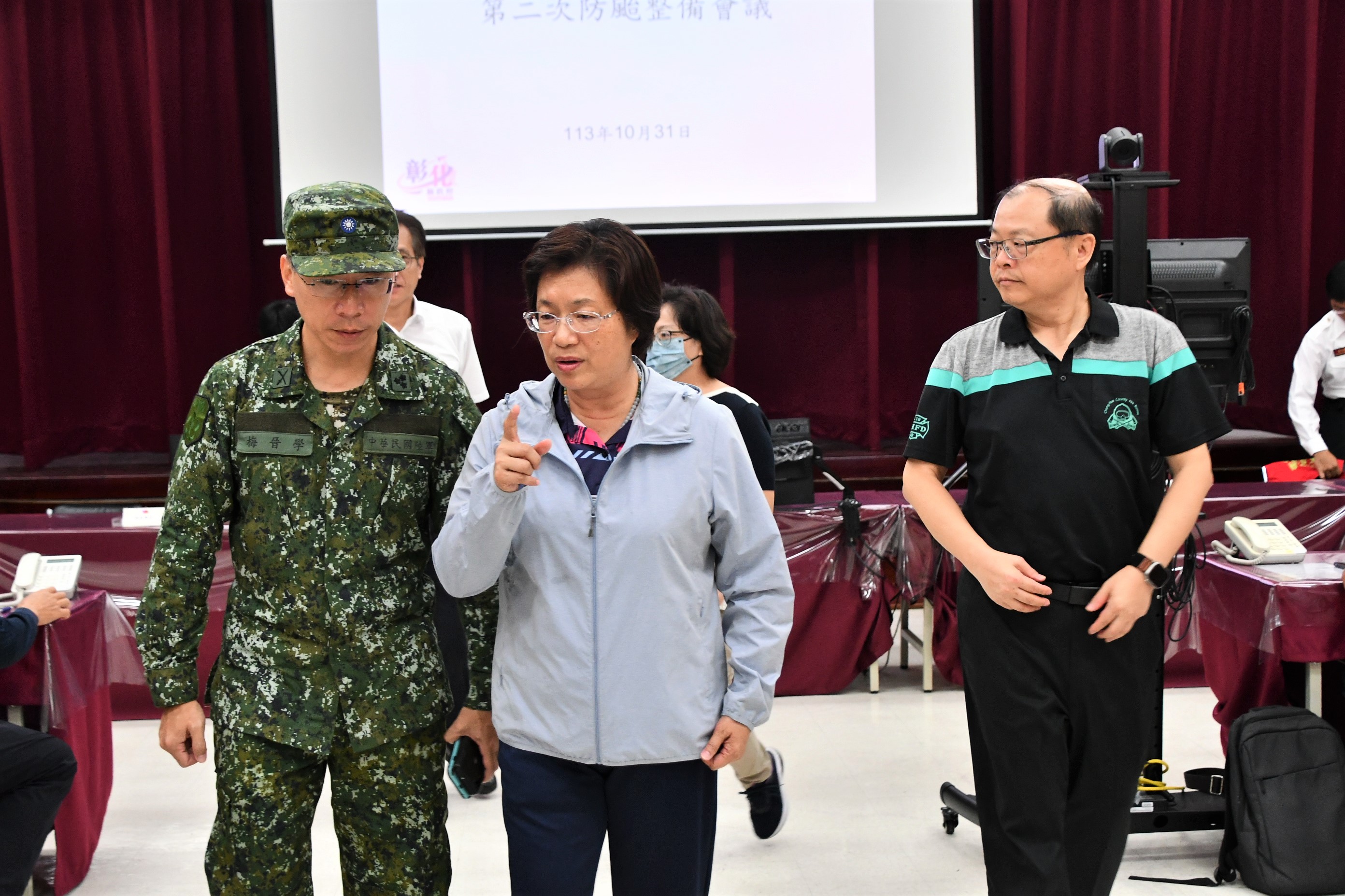 ▲因應強烈颱風康芮侵襲，彰化縣長王惠美坐鎮災害應變中心，並召開第2次防颱整備應變會議，會中指示，強化防救災措施，加強保障鄉親生命財產安全。（彰化縣政府提供）