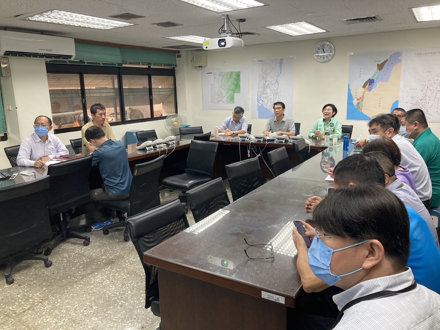 ▲圖：立法委員林岱樺今日親至中心關懷颱風台電出勤人員（台電提供）