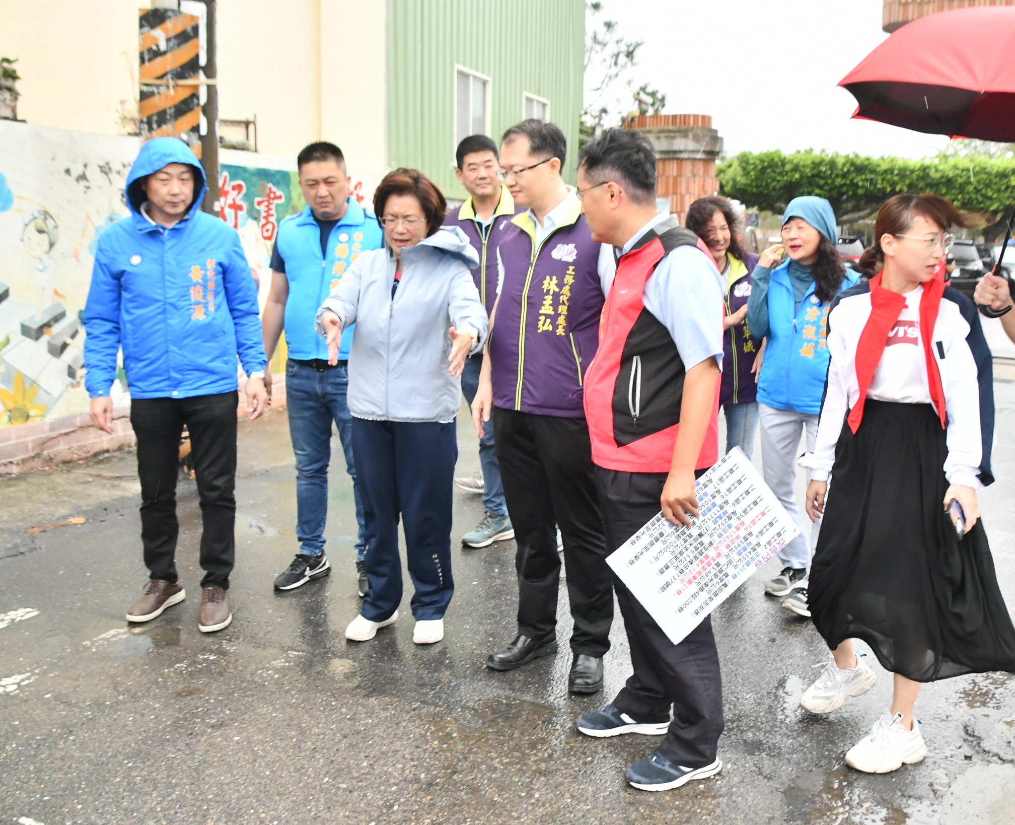 ▲彰化縣長王惠美視察彰鹿路改善工程，希望能吸引更多的遊客來鹿港。（彰化縣政府提供）