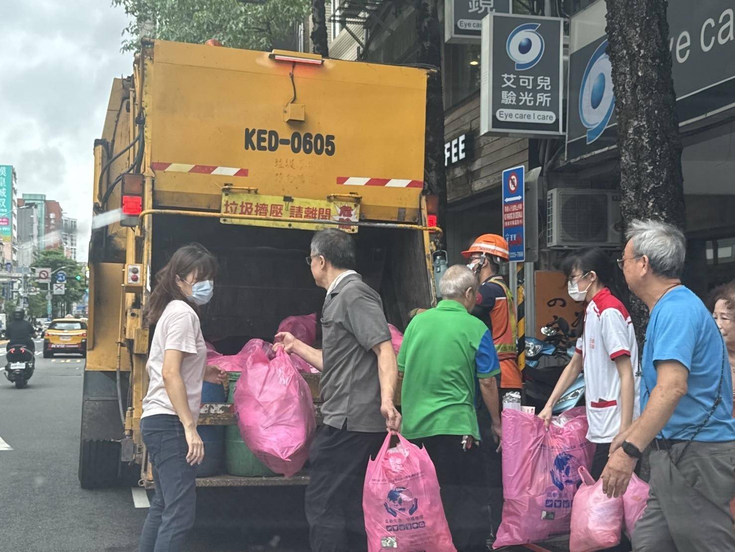 新北明日（11/1）恢復垃圾收運　請民眾留意里長廣播或垃圾車鈴聲