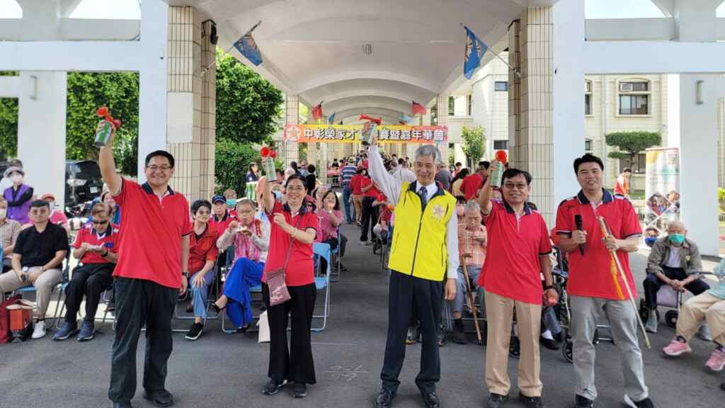 ▲中彰榮家為慶祝輔導會成立70週年暨第46屆榮民節，於30日舉辦「慶祝大會」及「才藝競賽嘉年華會」等系列活動，讓榮家長輩們度過一個既充實又感性的「榮民節」。（記者林明佑翻攝）