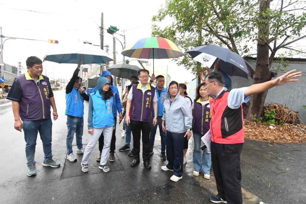 ▲彰化縣長王惠美視察福興鄉彰鹿路六段道路，改善道路不平，投入1,026萬元，期望明年全段完工後，提升道路品質，吸引更多遊客前往鹿港。 （彰化縣政府提供）