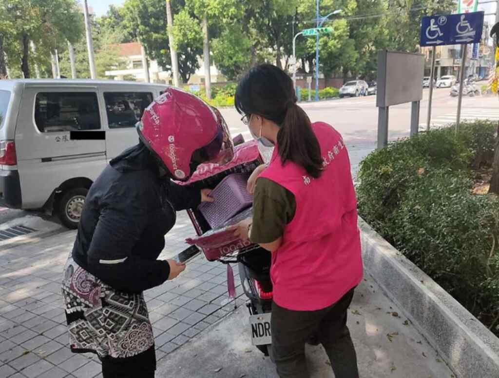 ▲南投縣政府衛生局針對縣內的外送平台餐飲業者進行稽查與抽驗,共稽查了18家業者,抽驗18件產品檢驗衛生標準,所有產品均符合規定。(南投縣政府衛生局提供)