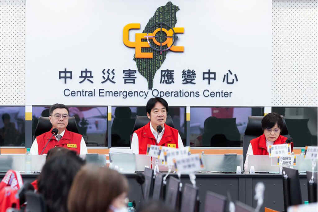▲總統視察中央災害應變中心　中央與地方政府共同全力防救災。（總統府提供）