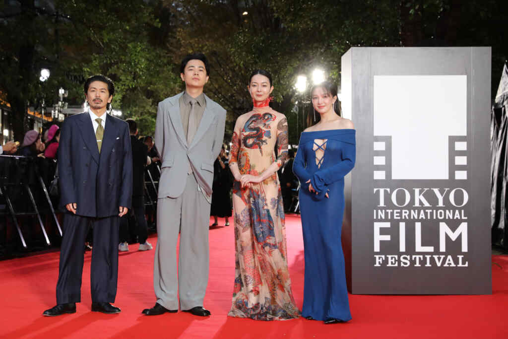 ▲森田剛(左起)、成田凌、中村映里子、李杏 《雨中的慾情》主演在東京影展開幕式走紅毯(2024TIFF提供)