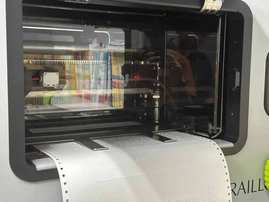 高速點字印表機，列印每小時達900頁。（圖／PAVI提供）