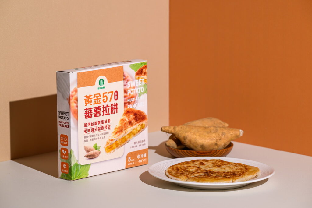 觀音區農會帶來豐富的地瓜加工品,如黃金57番薯拉餅