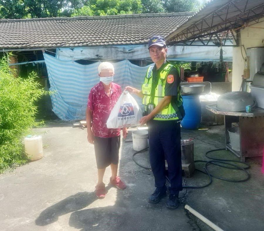 旗警結合民間善心人士 大愛協助貧困弱勢家庭