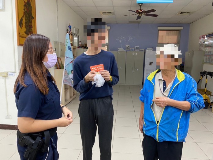 身心障少年迷途全身淋濕 新屋警助祖孫團圓 19 S 69124109 0