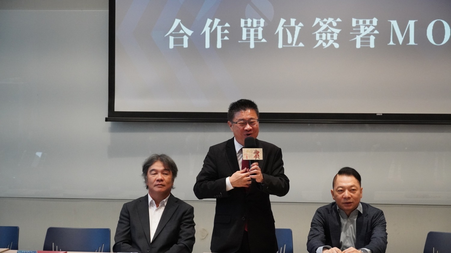 衛福部政務次長呂建德(圖中)致詞 。(圖/台北醫療聯盟提供)