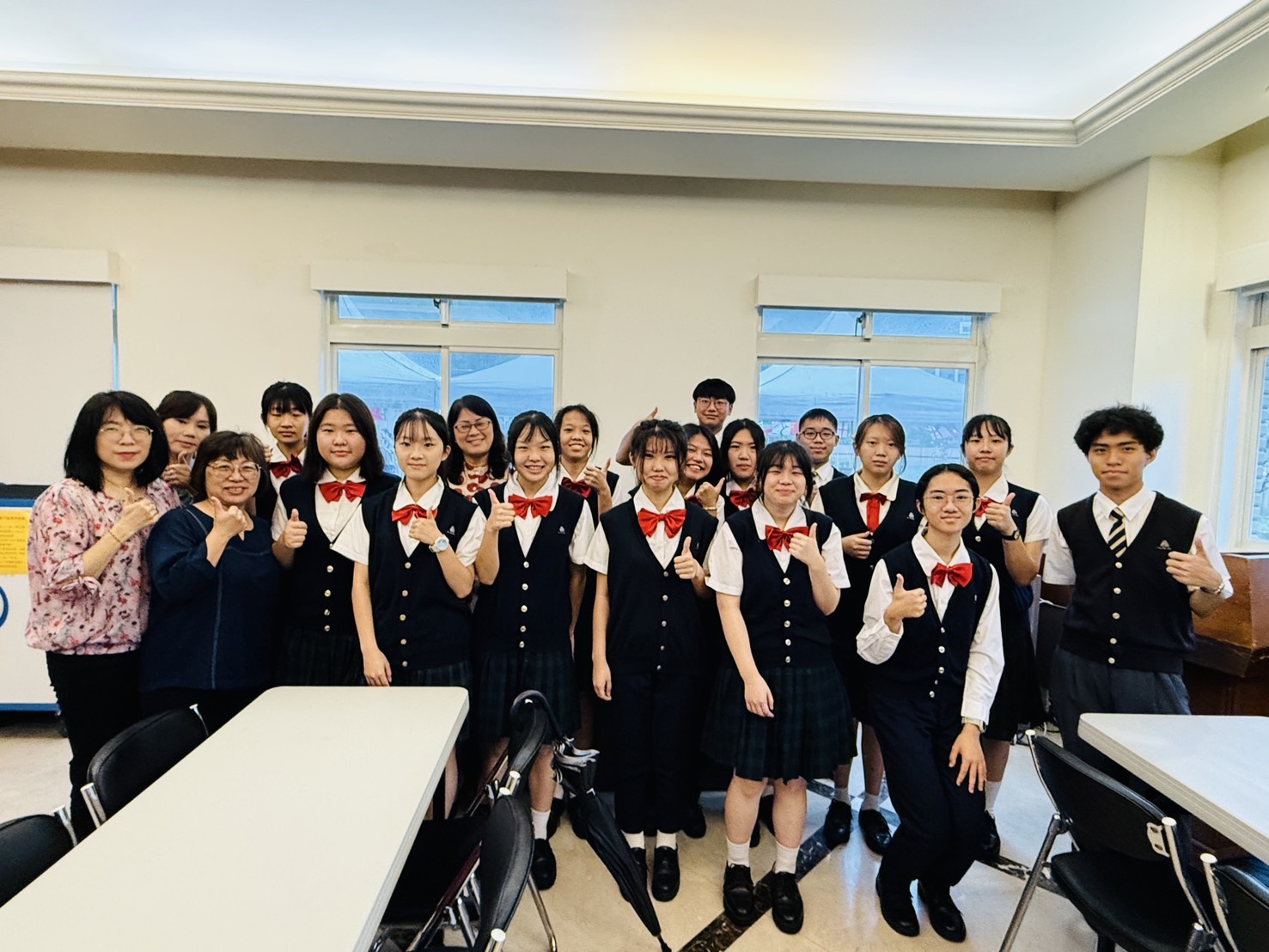 二信高中校慶茶會服務學生體驗「自動好」素養