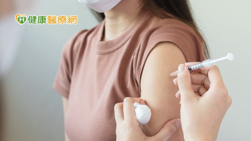 流感、新冠疫苗第二階段11月開打！「這些」地方也能接種　哪些人可以打？