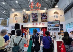 圖:臺南全美戲院用手繪電影看板,為其特色之一。(圖/臺南市政府)