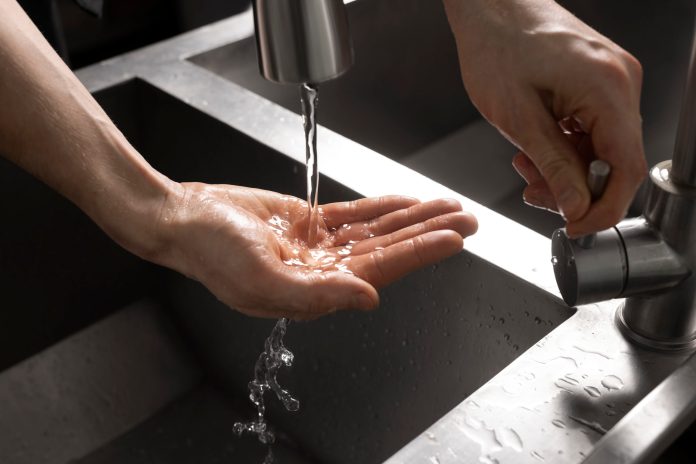 快儲水!桃園八德部分區域11/9停水8小時 19 close up hygienic hand washing scaled