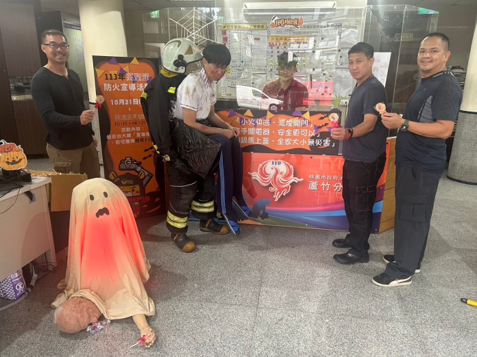 蘆竹消防與民共慶萬聖節 喊「這口訣」拿小禮物 22 S 50765957 0 0