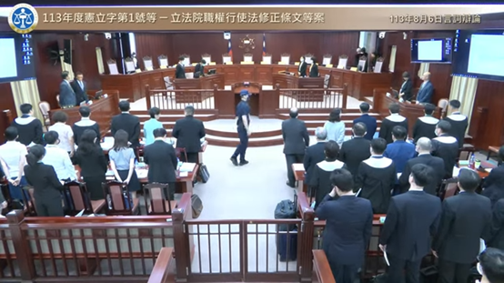 憲法法庭針對國會改革法案釋憲,多數判決違憲,但應思考修法對憲法法庭違憲裁判的救濟措施。圖為憲法法庭進行言詞辯論。圖/截圖自憲法法庭官網