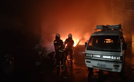 颱風夜驚魂!社頭倉庫大火險吞噬隔壁6間民宅 幸無人傷亡