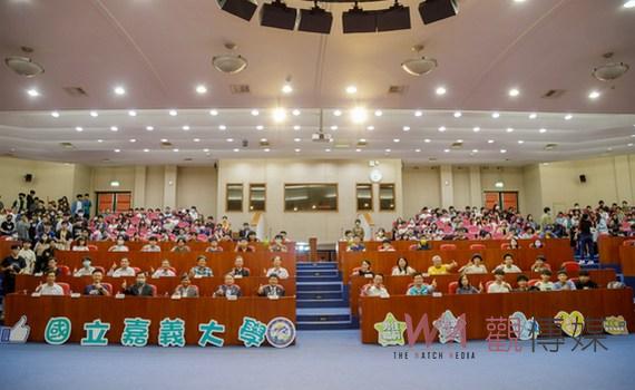 翁章梁赴嘉義大學演講勉勵學子 嘉義發展的人與故事勇敢築夢