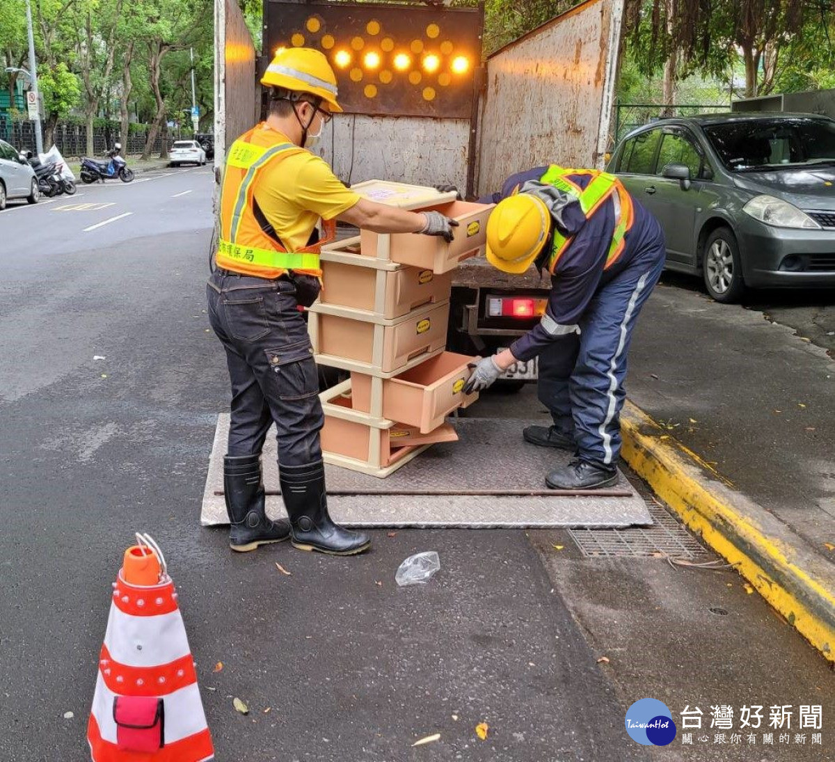 電腦回收沒備份　北市清潔隊幫民眾找回家人紀念照