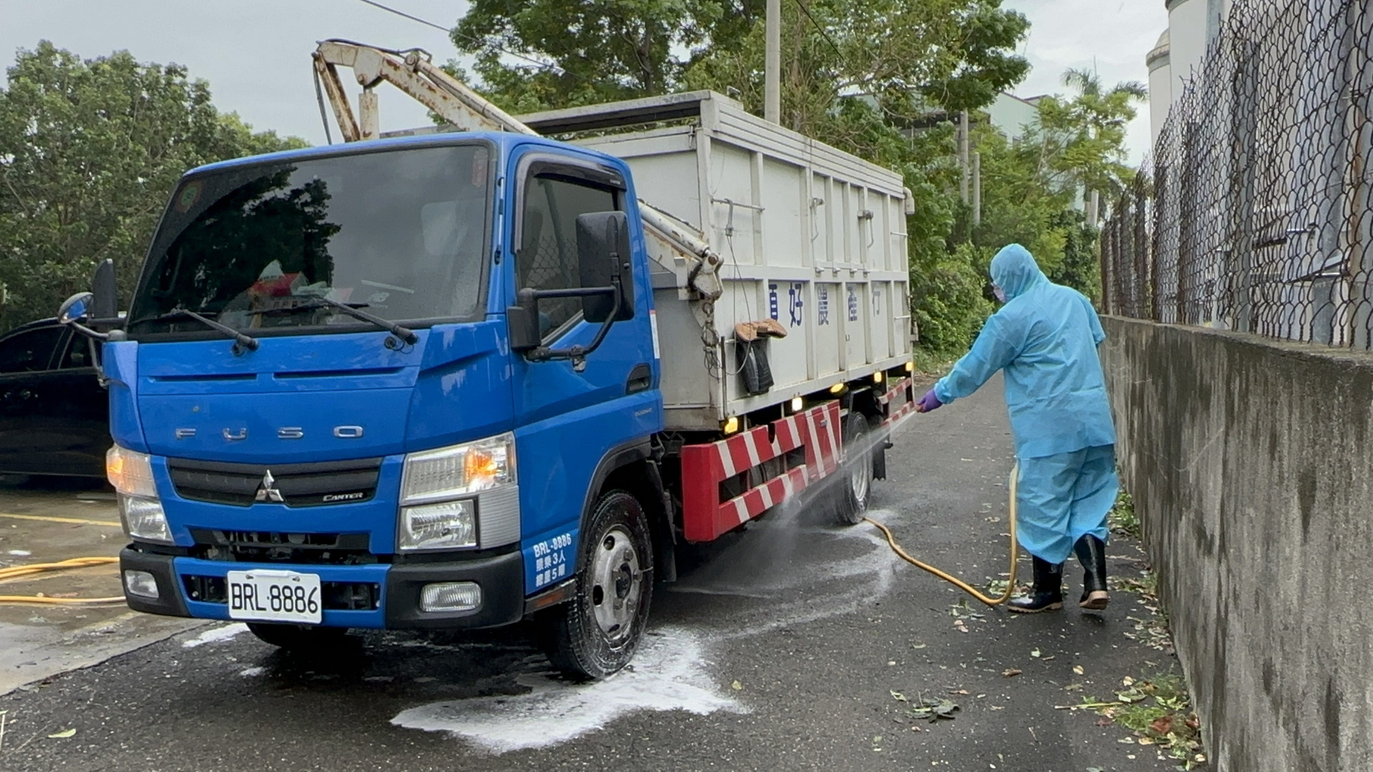 ▲北斗鎮一處種鵝場確認感染新型H5N1禽流感病毒，彰化縣動物防疫所派員已完成清場消毒及撲殺工作。（動物防疫所提供）