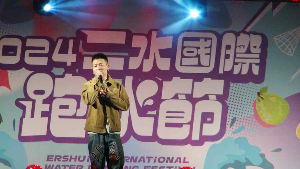 ▲蕭乘治壓軸演唱HIGH翻二水不夜城。（記者林明佑攝）