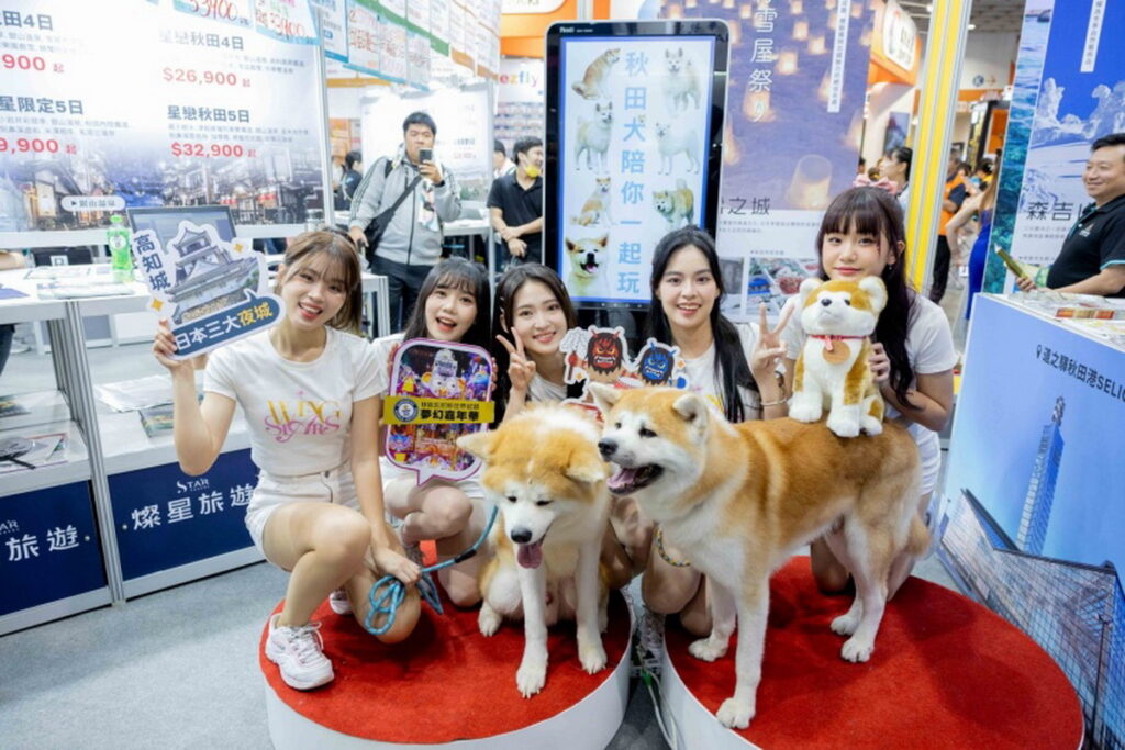 展期間每日11點燦星展攤都有秋田犬可愛登場