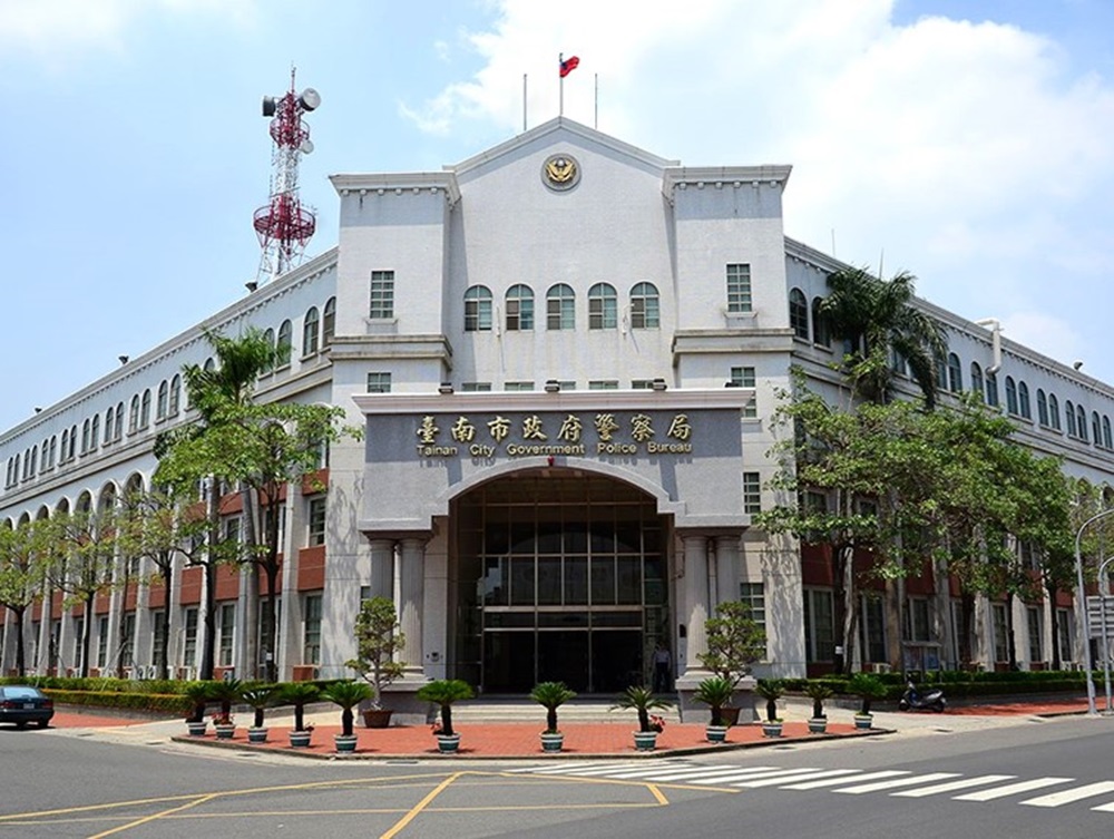 角色扮演阿伯上銬 台南市員警被肉搜記申誡 266 cnews204241102a01