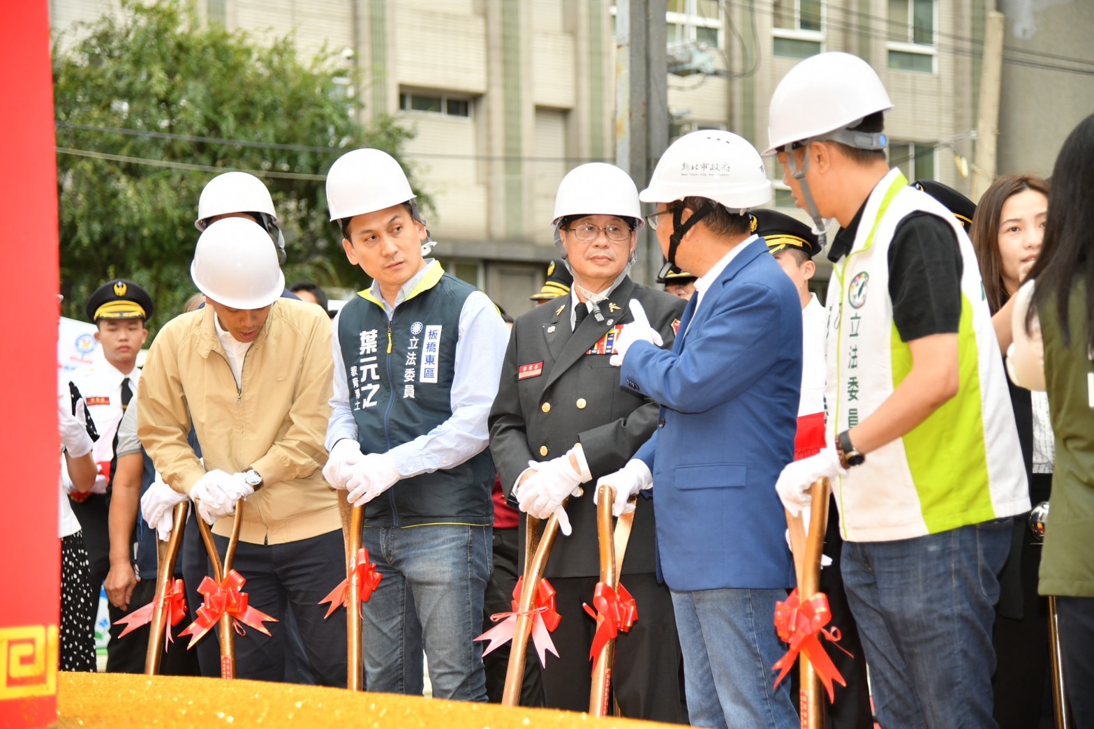 指李四川和劉和然市長上手快 葉元之:藍白持續堆疊善意 260 指李四川和劉和然市長上手快 葉元之:藍白持續堆疊善意 259