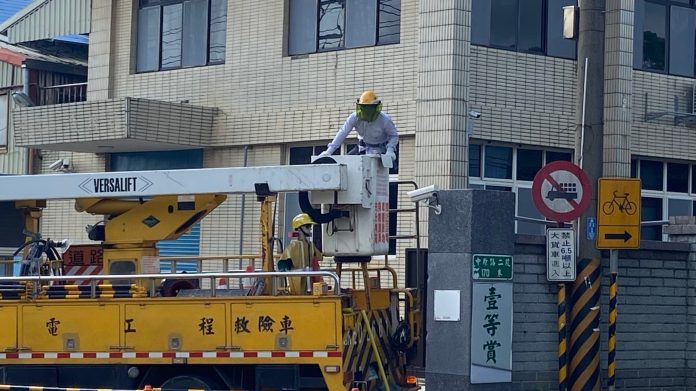 強風豪雨致樹木壓毀電線 台電加速搶修力拚全面復電 19 S 4087940 scaled