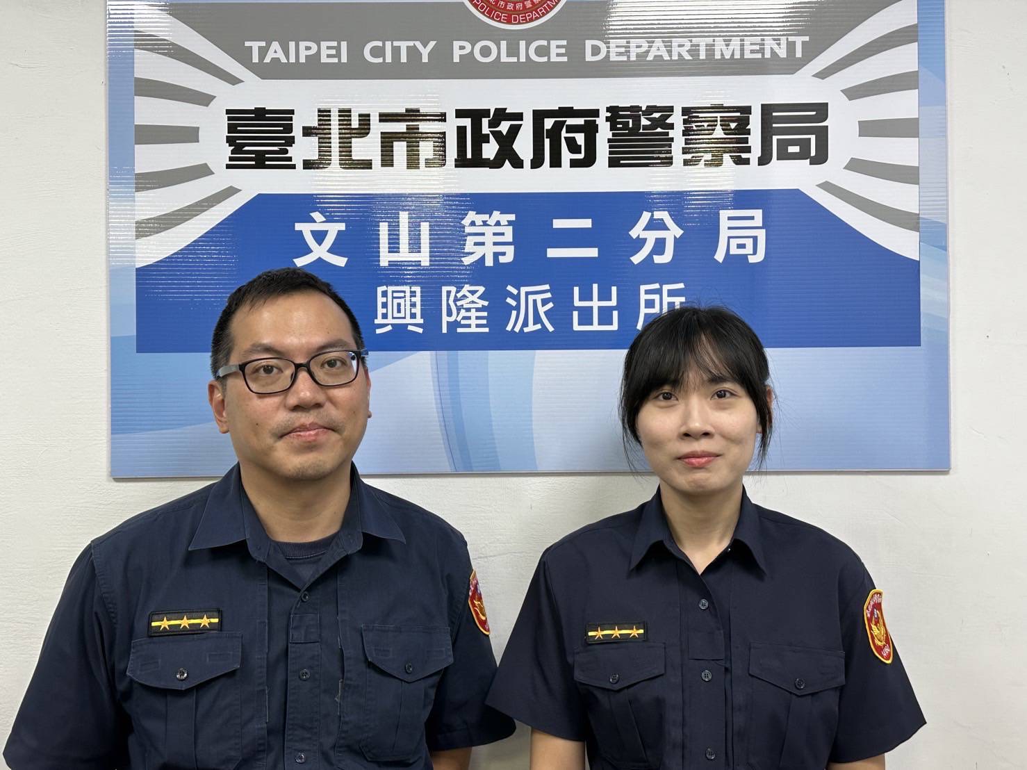 興隆派出所警員劉冠廷(左)、警員何佳家(右)。(記者 張艷君翻攝)