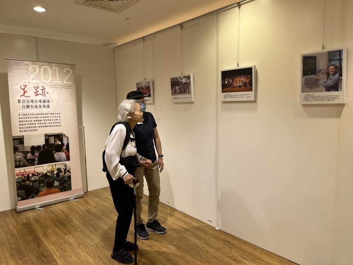 台南失智協會成立20周年辦老照片展