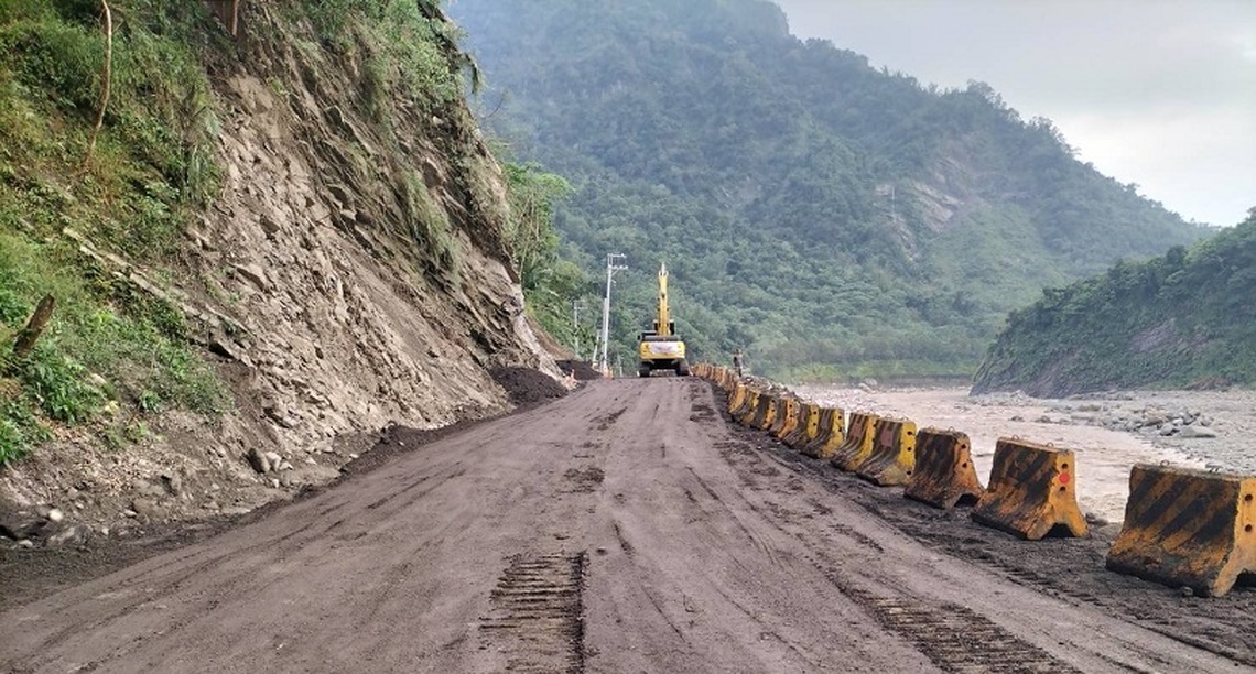 錫安山路段因康芮颱風侵襲路基流失道路受阻 經公路單位積極日夜搶修已恢復通行