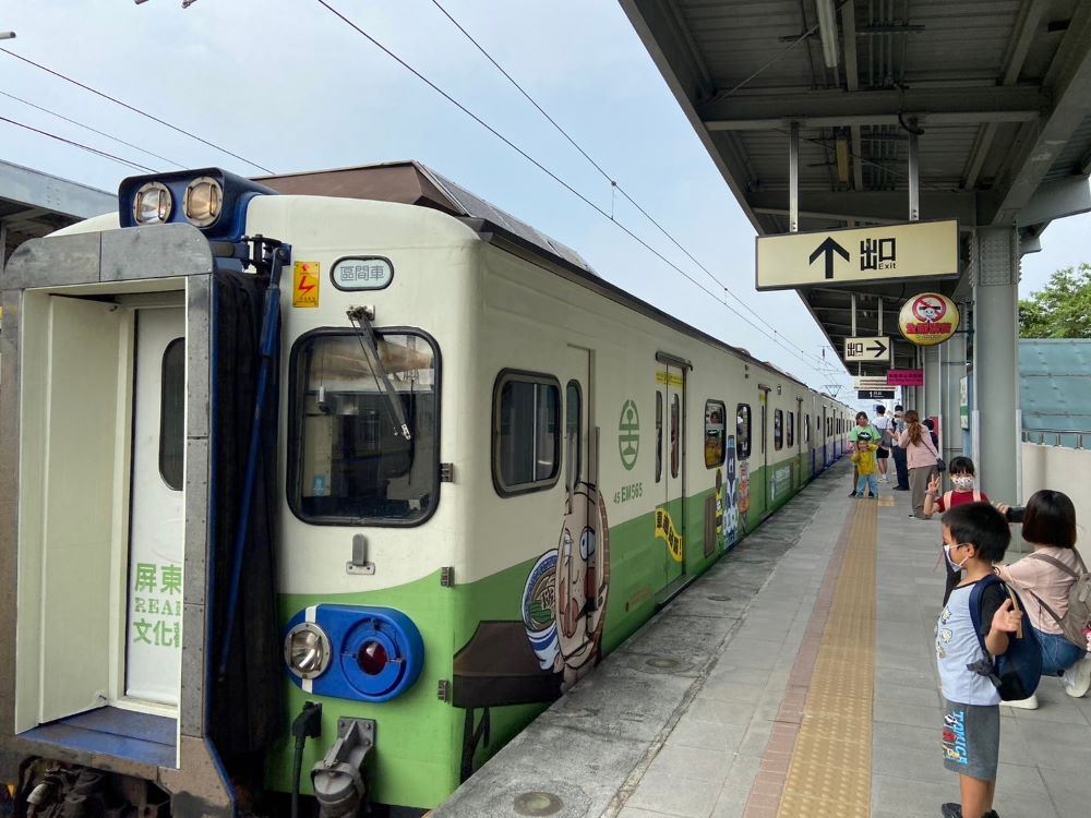 「噹噹一族彩繪列車」超吸睛。