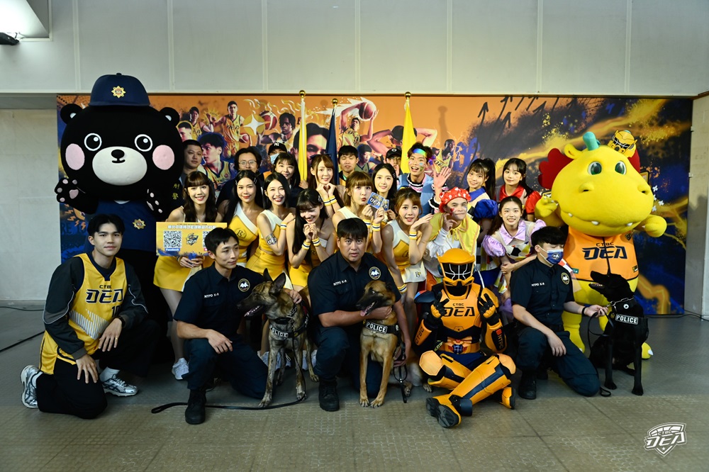 中信特攻籃球隊反詐 騎警及警犬隊助陣防詐 231 cnews204241103a06